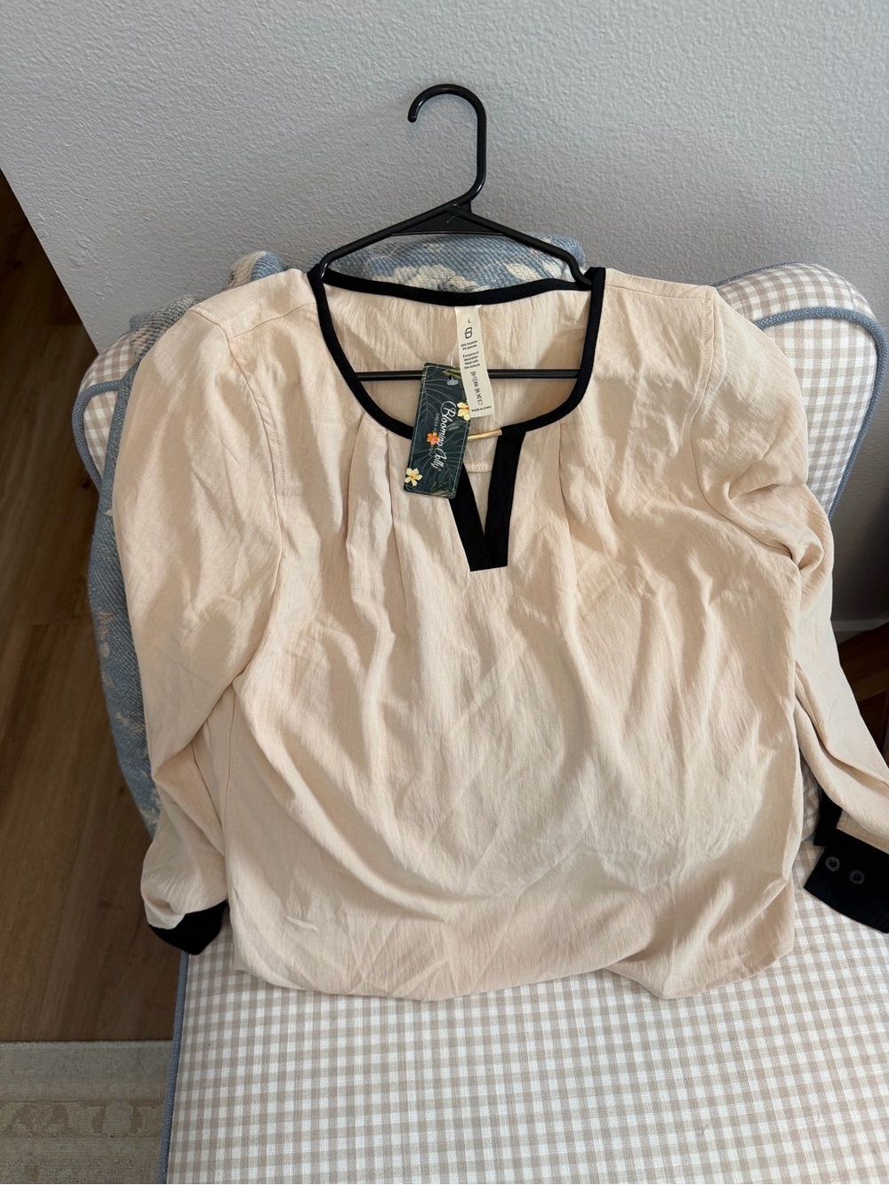NWT Women's Cream Blouse with Black Trim - Unknown Brand